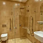 Hotell Julian 4*