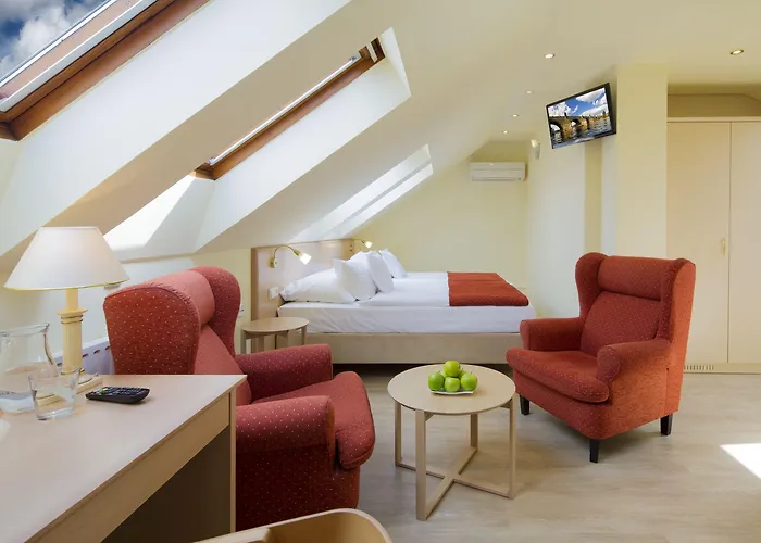 Julian Hotel