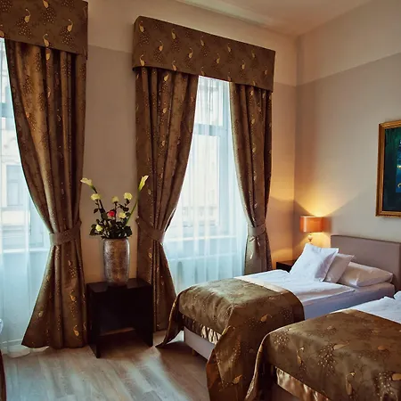 Hotel Julian