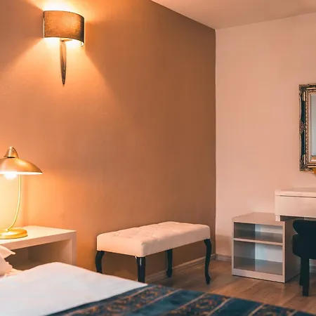 Julian 4* Praag