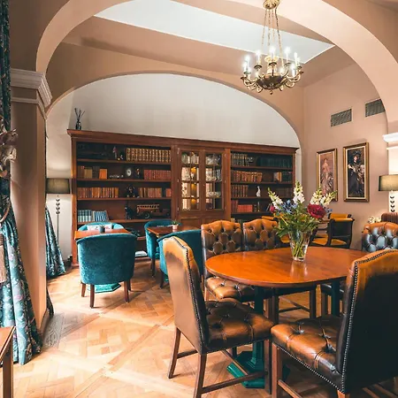 Julian 4* Praag