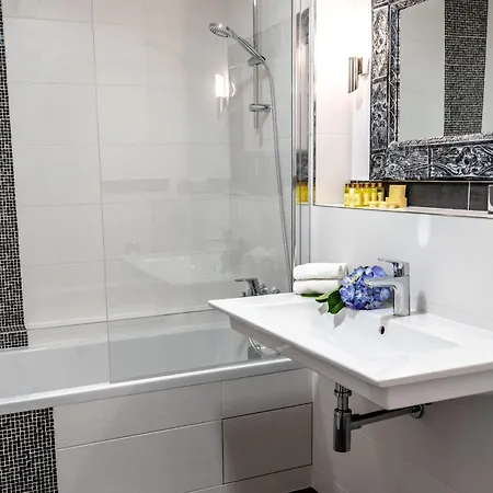 줄리안 호텔 4*