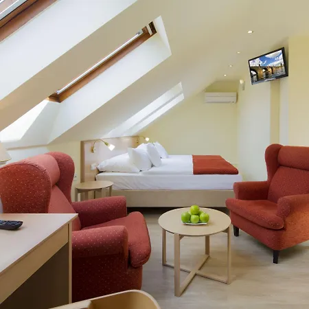 Julian Ξενοδοχείο