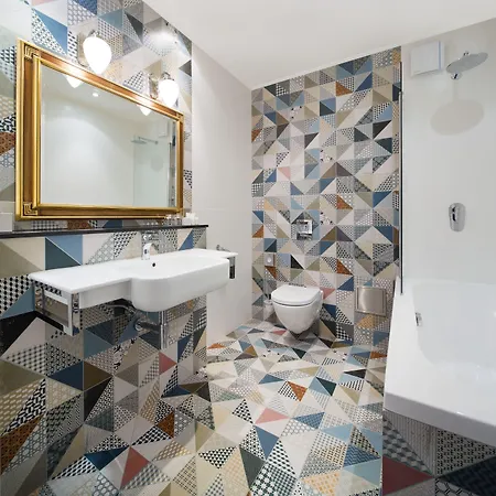 Ξενοδοχείο Julian 4*