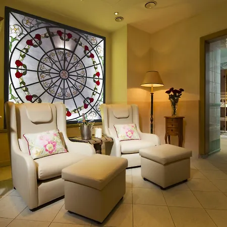 Julian Ξενοδοχείο