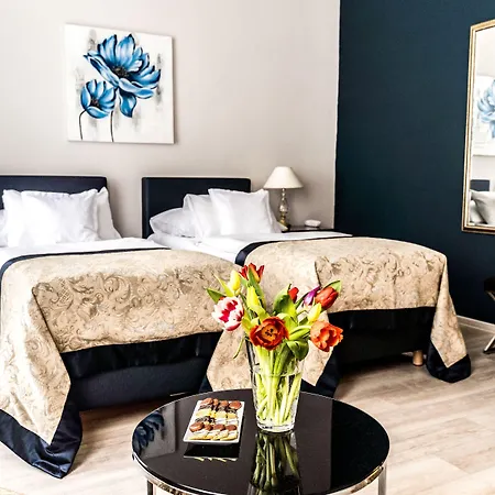 Ξενοδοχείο Julian 4*