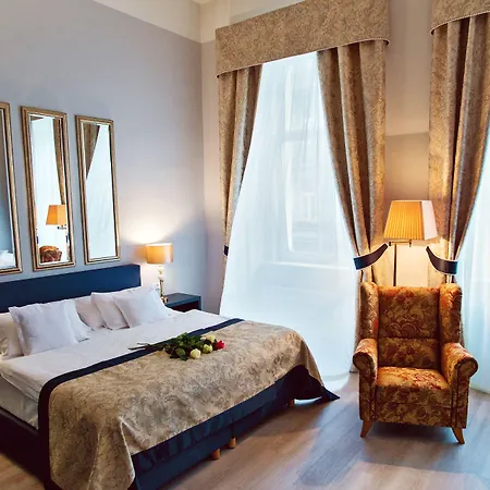 Julian Ξενοδοχείο