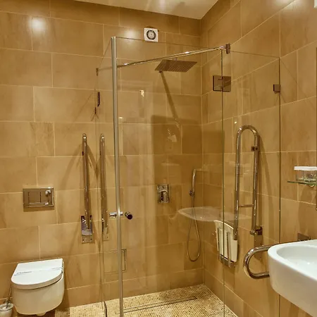 Julian 4* Praag