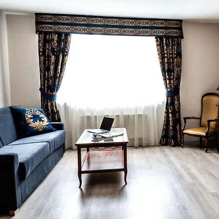 Julian Ξενοδοχείο