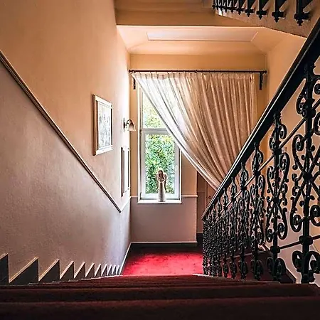 Julian Hotel