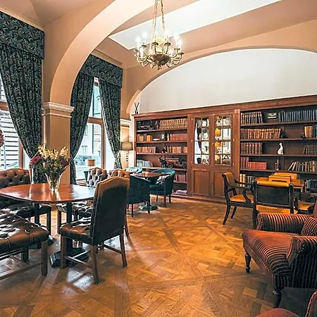 Julian Hotel 4*