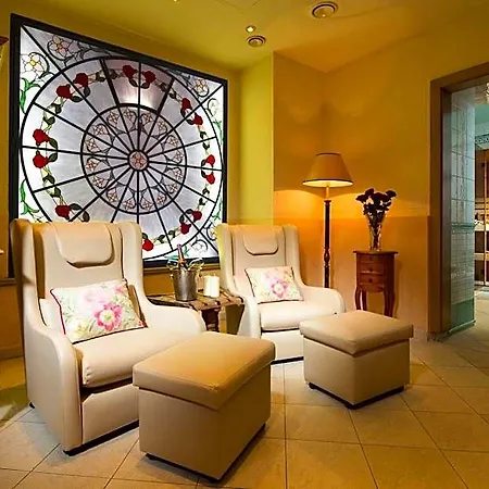 Julian Hotel 4*