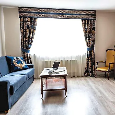 Julian Hotel 4*
