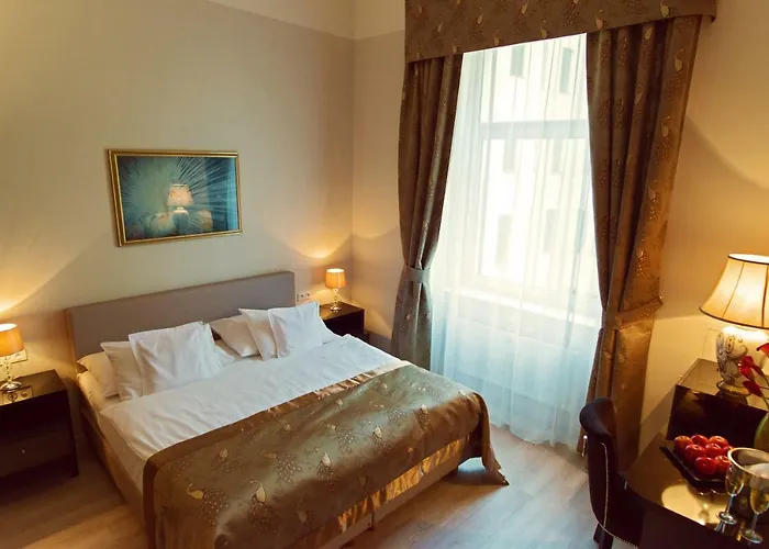Julian Hotel 4*