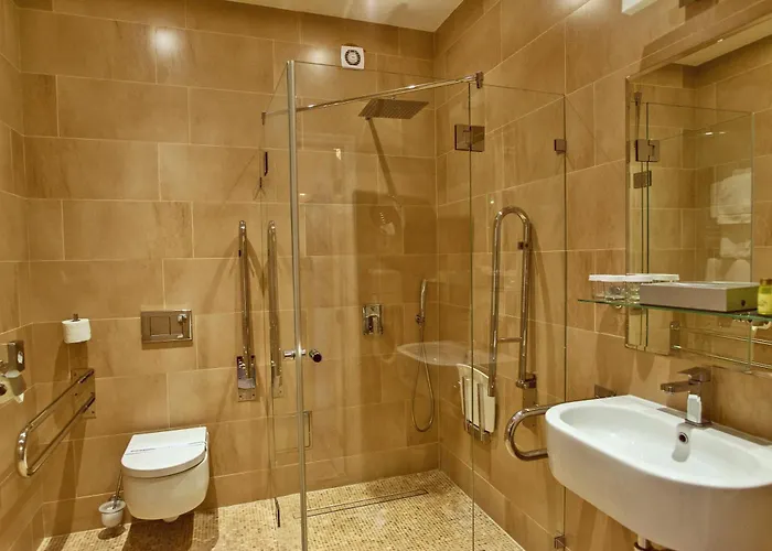 Hotell Julian 4*