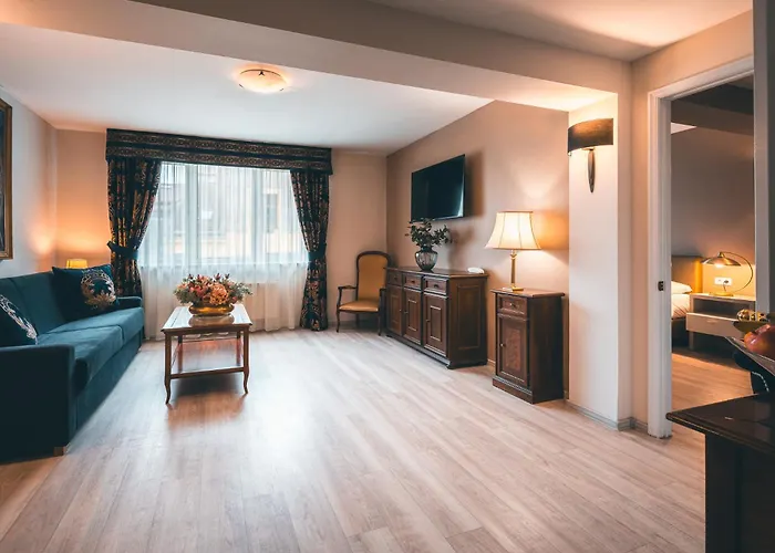 Hotell Julian 4*