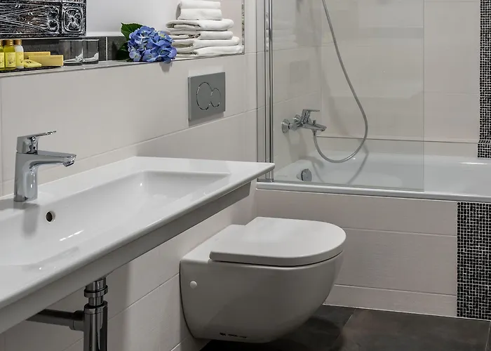 Hotell Julian 4*