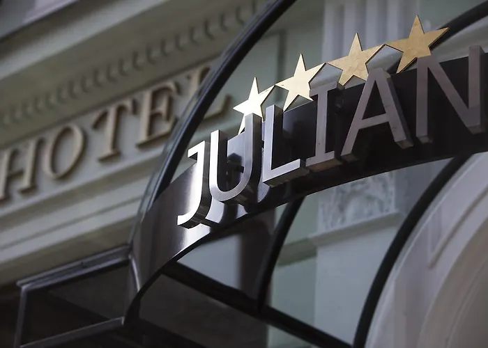 Julian Hotell 4*