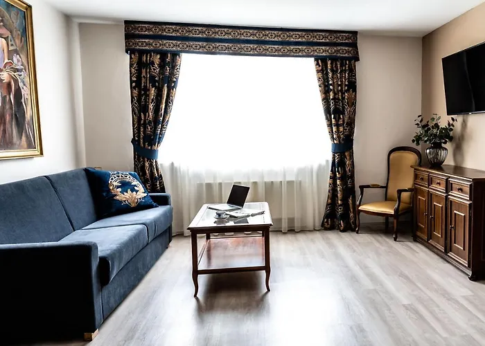 Hotell Julian 4*
